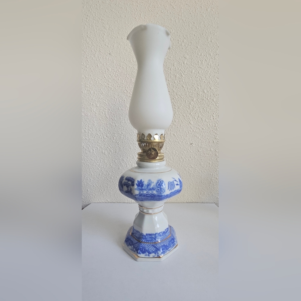 Blue Willow Oil Lamp with  White Satin Chimney
